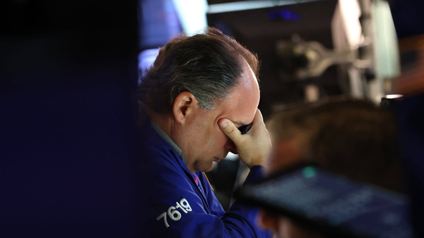 Trader reacting on a market floor during a sharp S&P 500 drop.